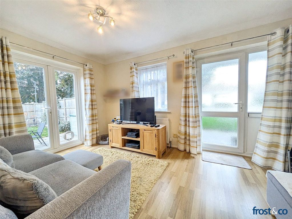 Property photo 2 of 9 Lounge