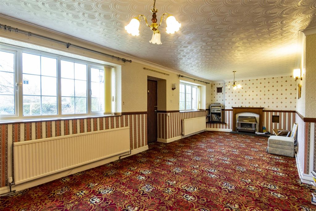 Property photo 2 of 21