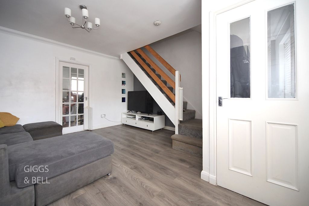 Property photo 2 of 18 5440522