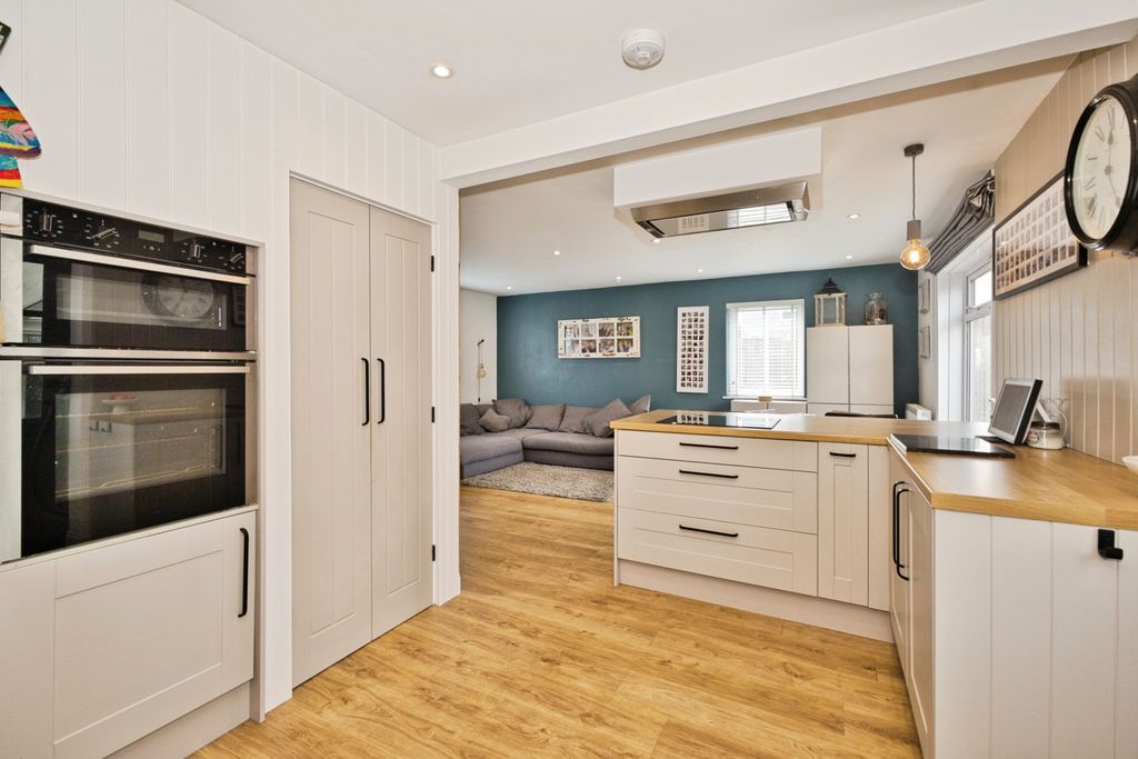 Property photo 3 of 20