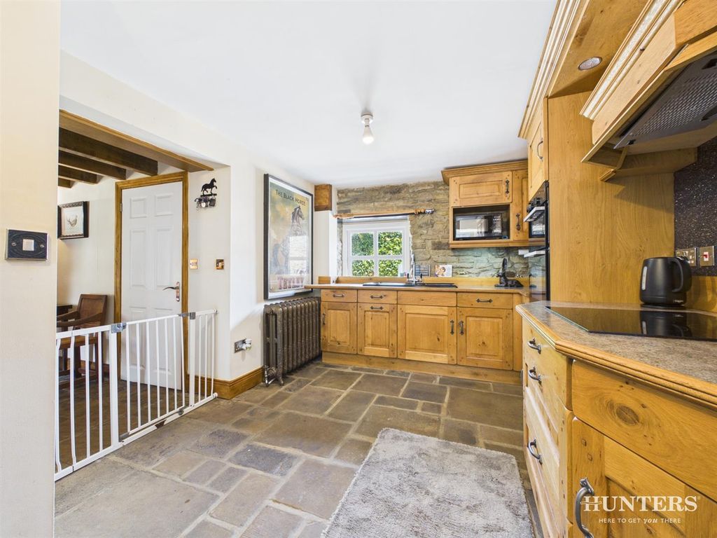 Property photo 2 of 43 Cam05287G0-Pr0225-Still003.Jpg