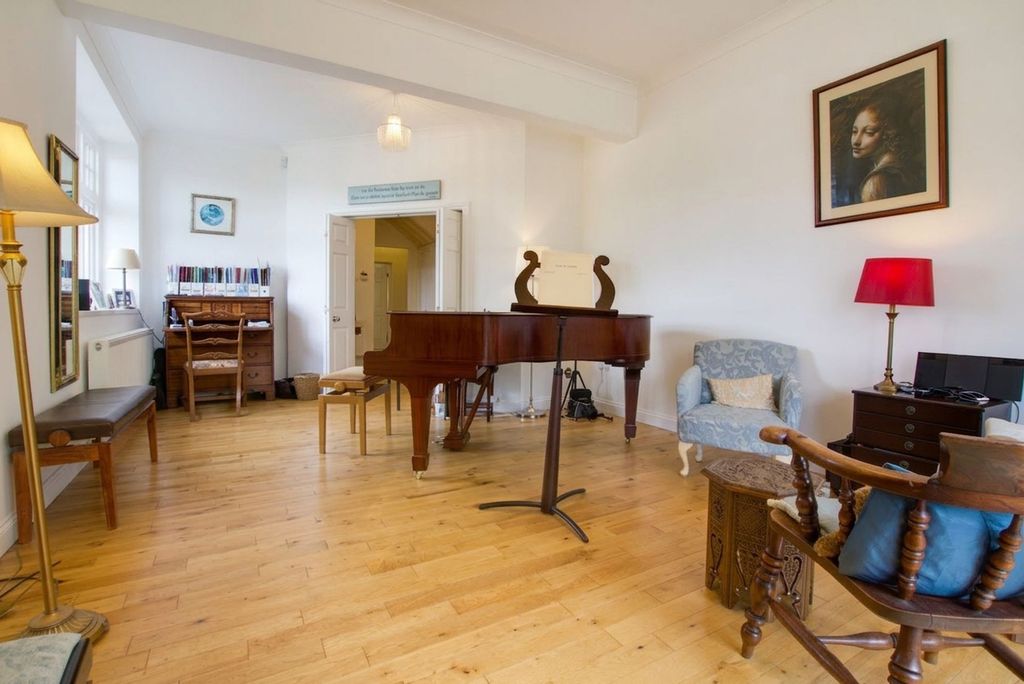 Property photo 2 of 38