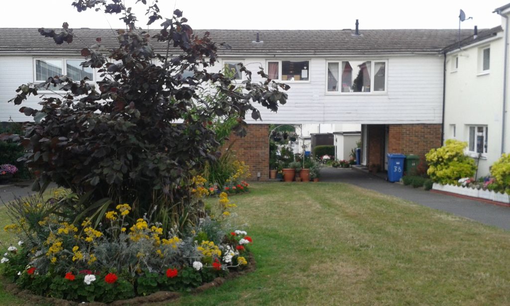 Property photo 1 of 8 2 Bedroom Maisonette For Sale.