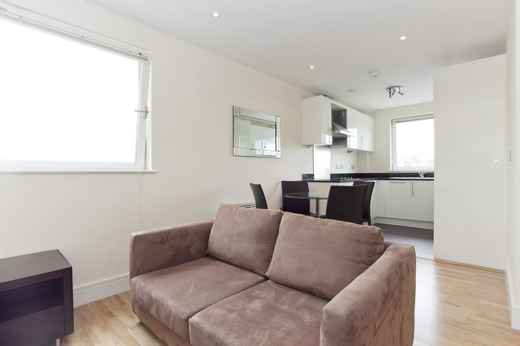 Property photo 3 of 10 Photo 7