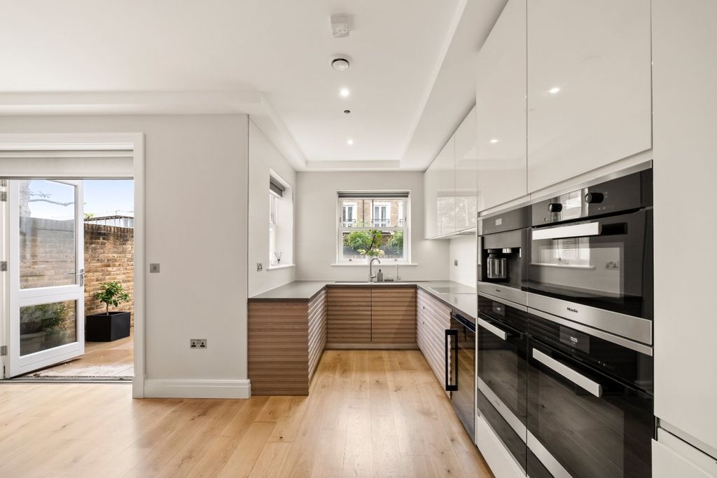 Property photo 3 of 22