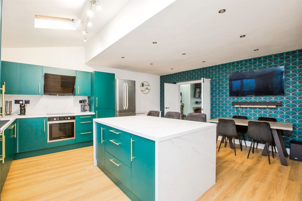 Property photo 2 of 17