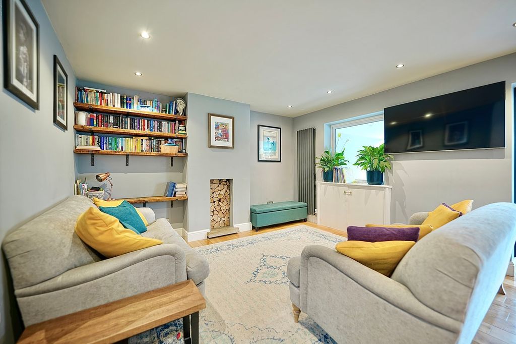 Property photo 2 of 18