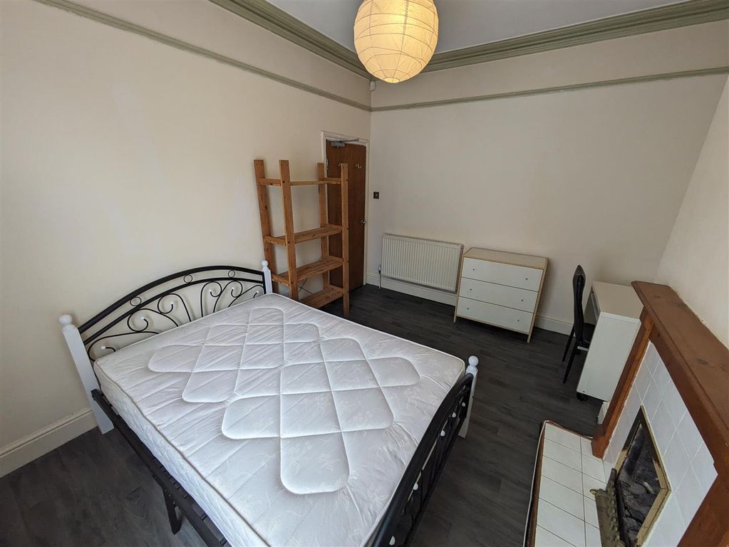 Property photo 2 of 16 Bedroom 1