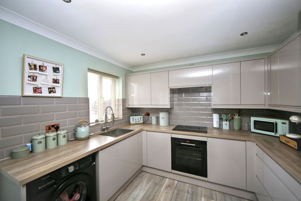 Property photo 3 of 22