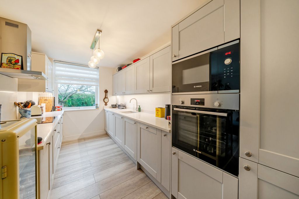 Property photo 3 of 14 1407387-2-6984784...