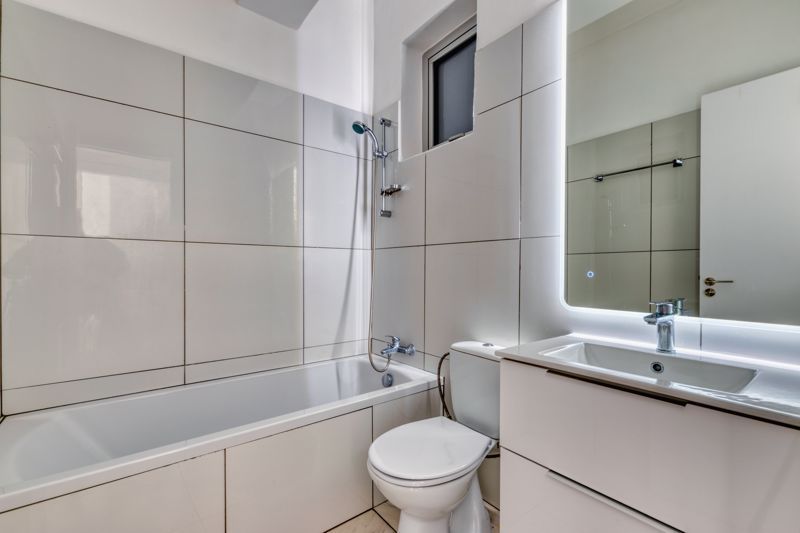 Property photo 3 of 19 Family Bathroom