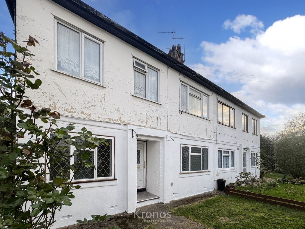 Property photo 1 of 11 Spacious Maisonette With Private Garden Â€“ Greenford Ub6