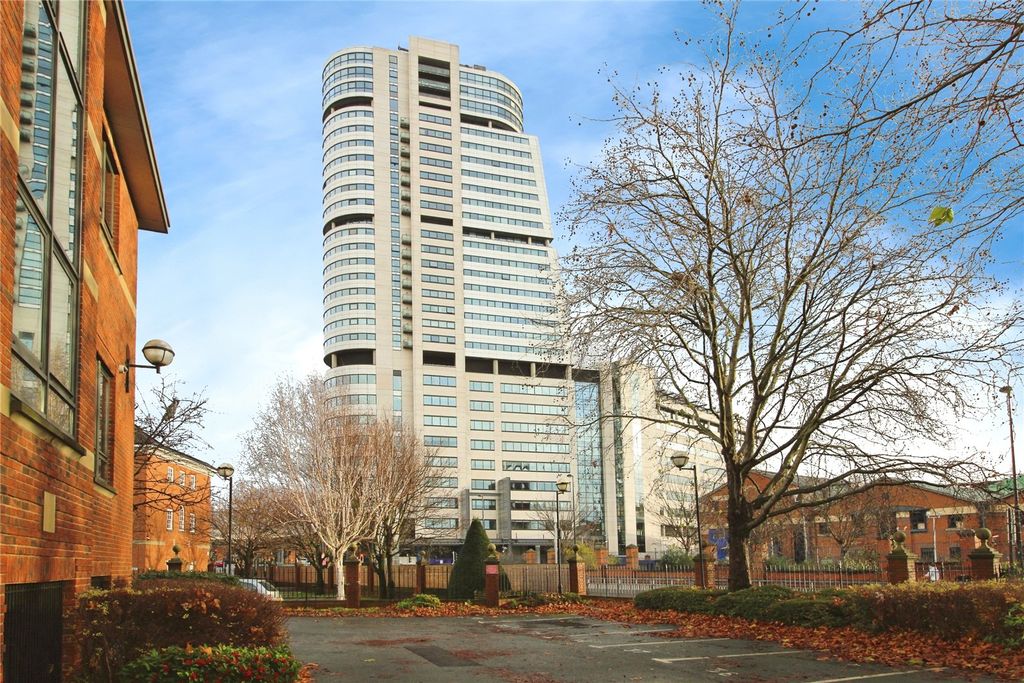 Property photo 3 of 11 Building