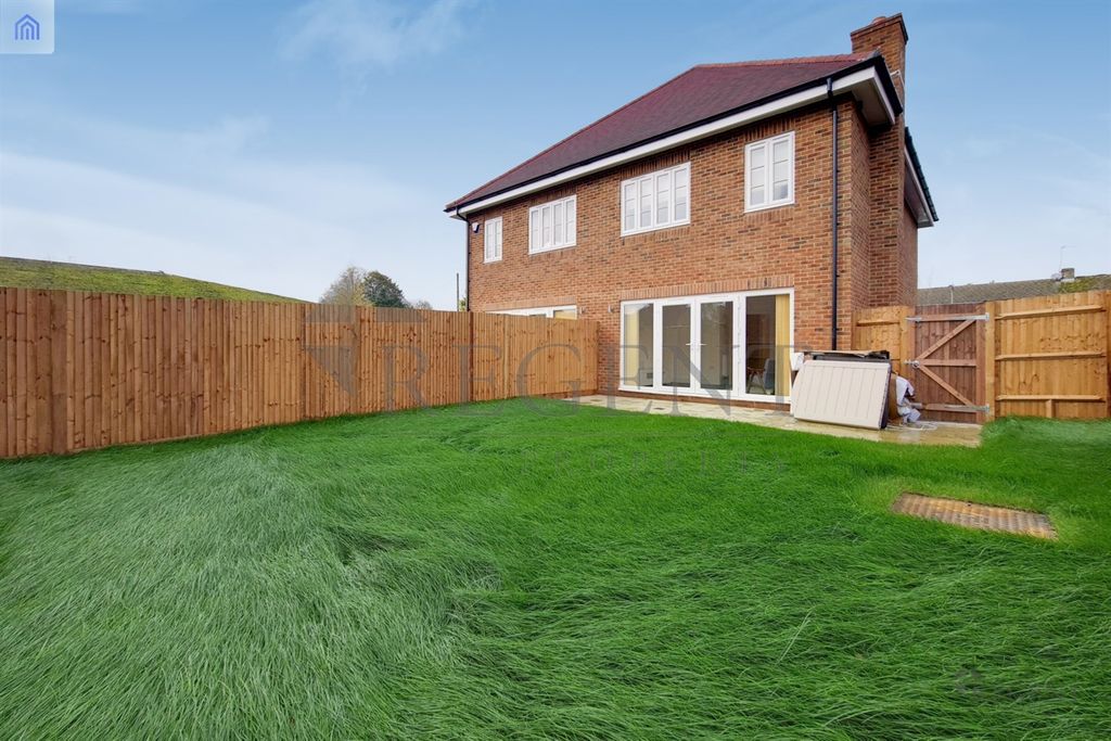 Property photo 1 of 12 Garden