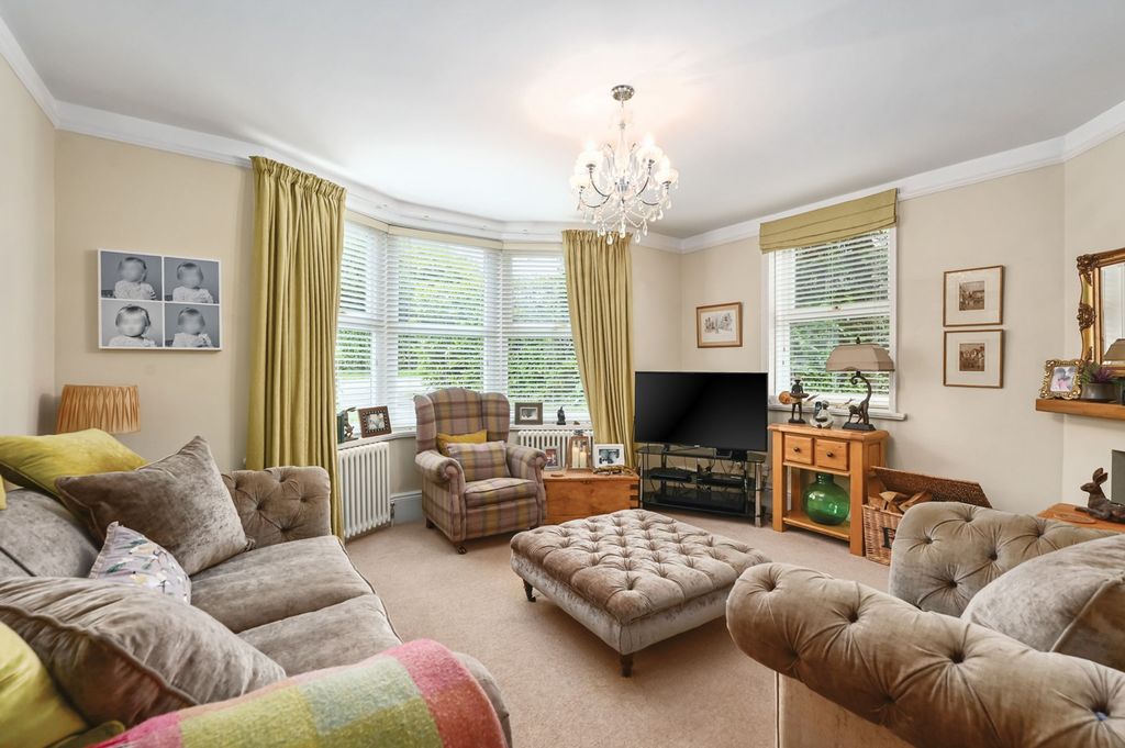 Property photo 3 of 11