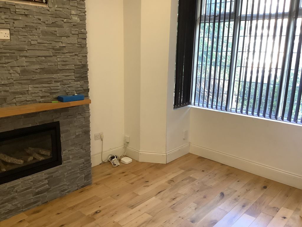 Property photo 3 of 12 Lounge