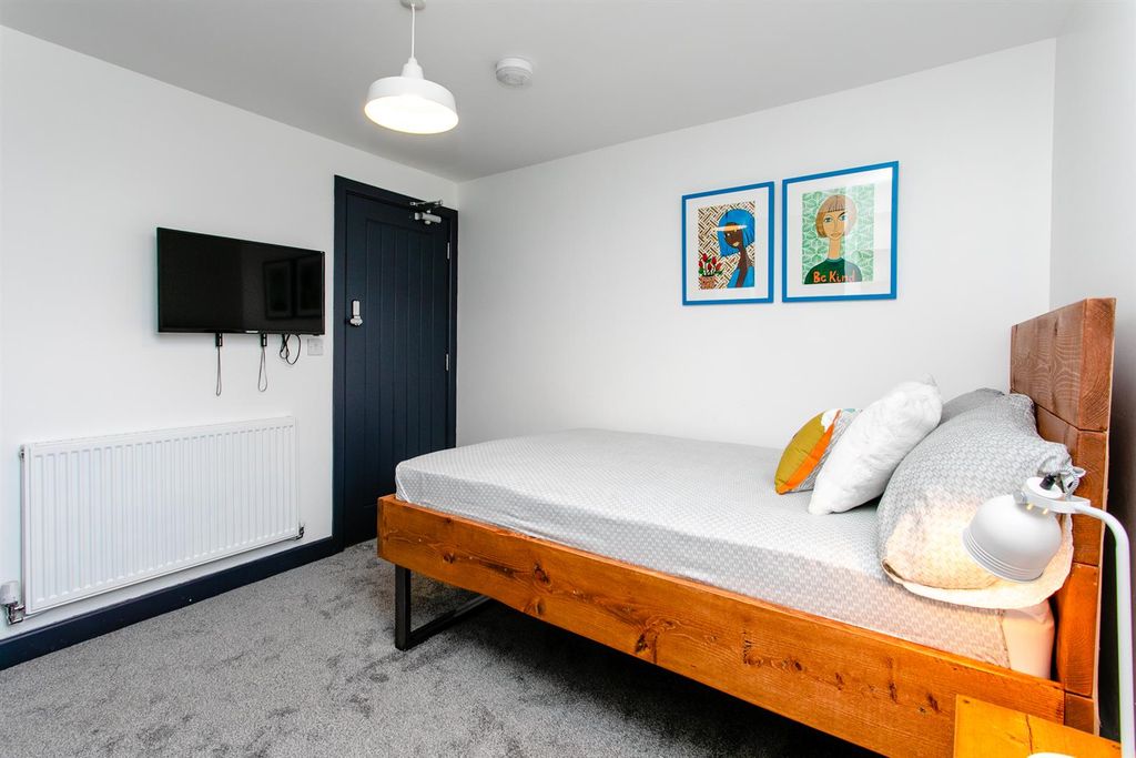 Property photo 2 of 10 52 Argyll Street-13.Jpg