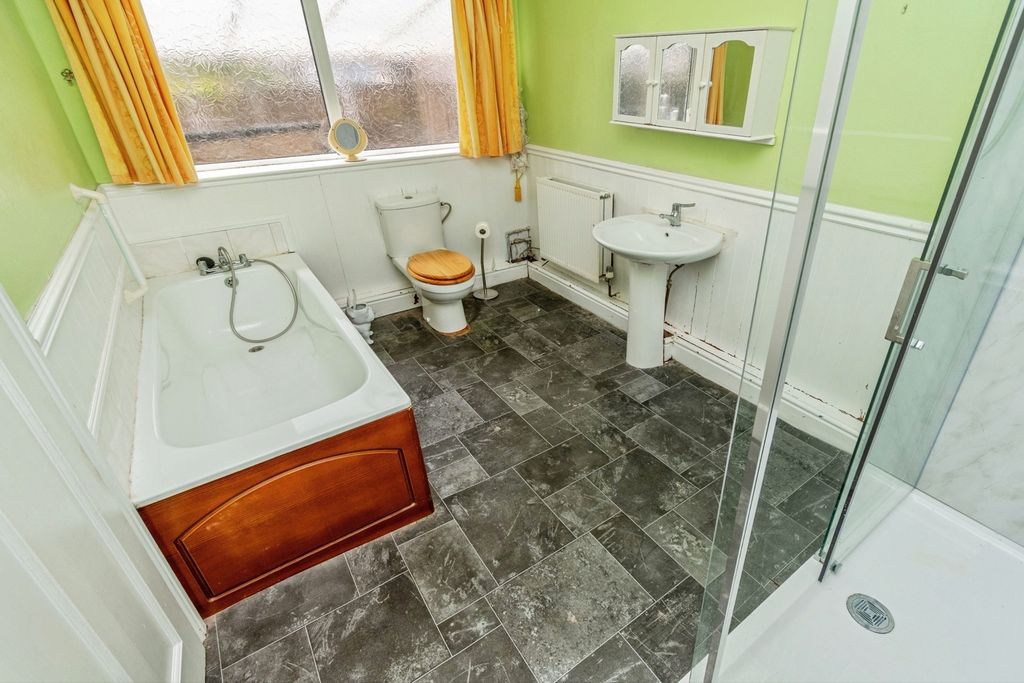 Property photo 3 of 17 Photo