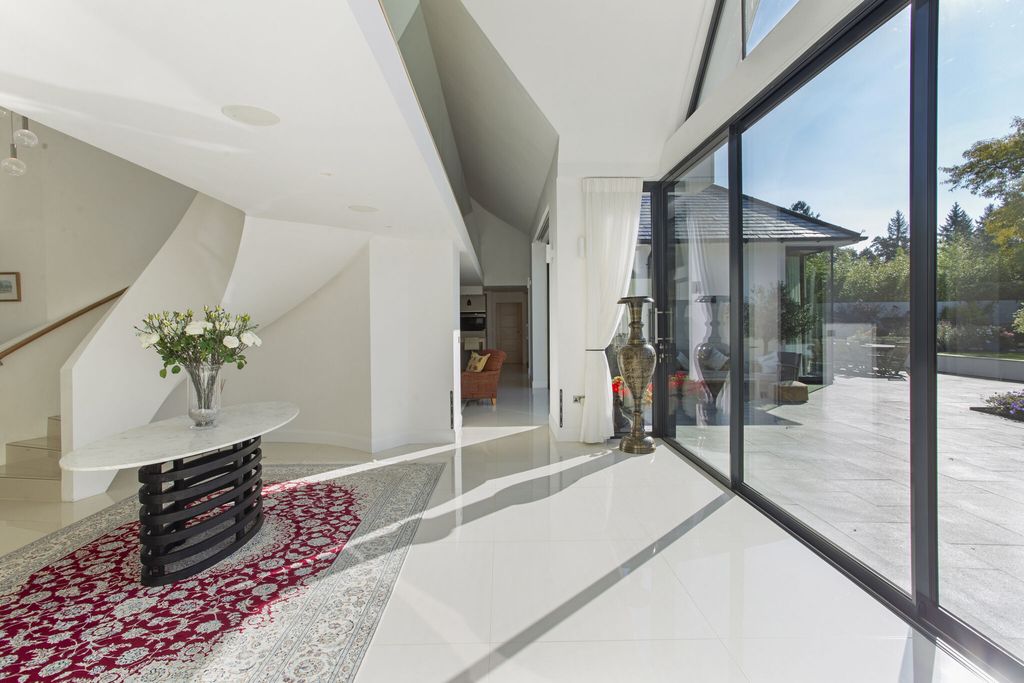 Property photo 3 of 47