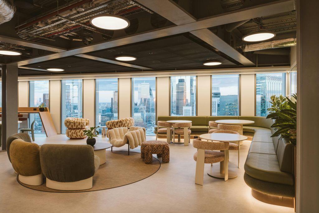 Property photo 1 of 20 24th Floor Office Space