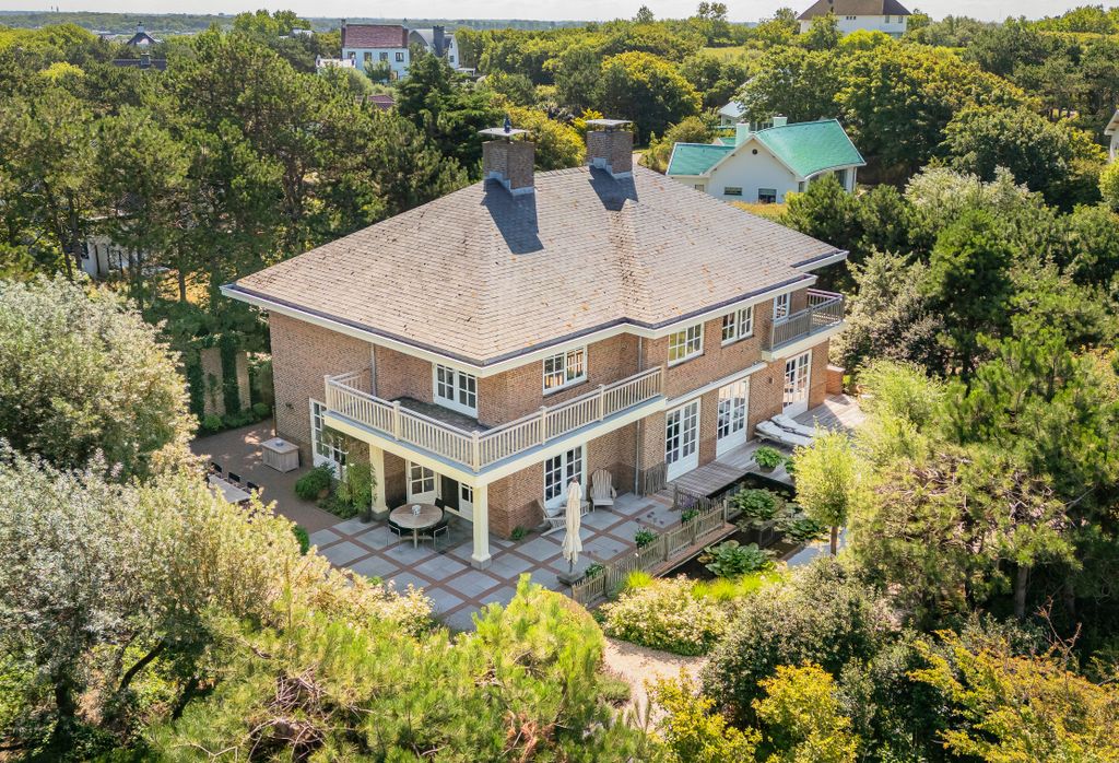 Property photo 2 of 83