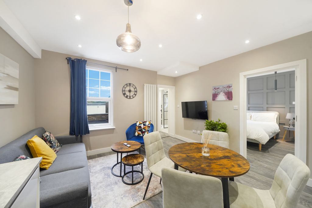 Property photo 3 of 12 Gallery