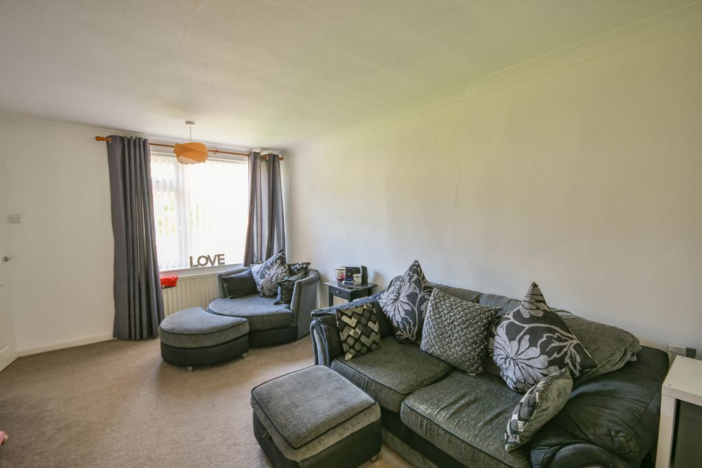 Property photo 2 of 27