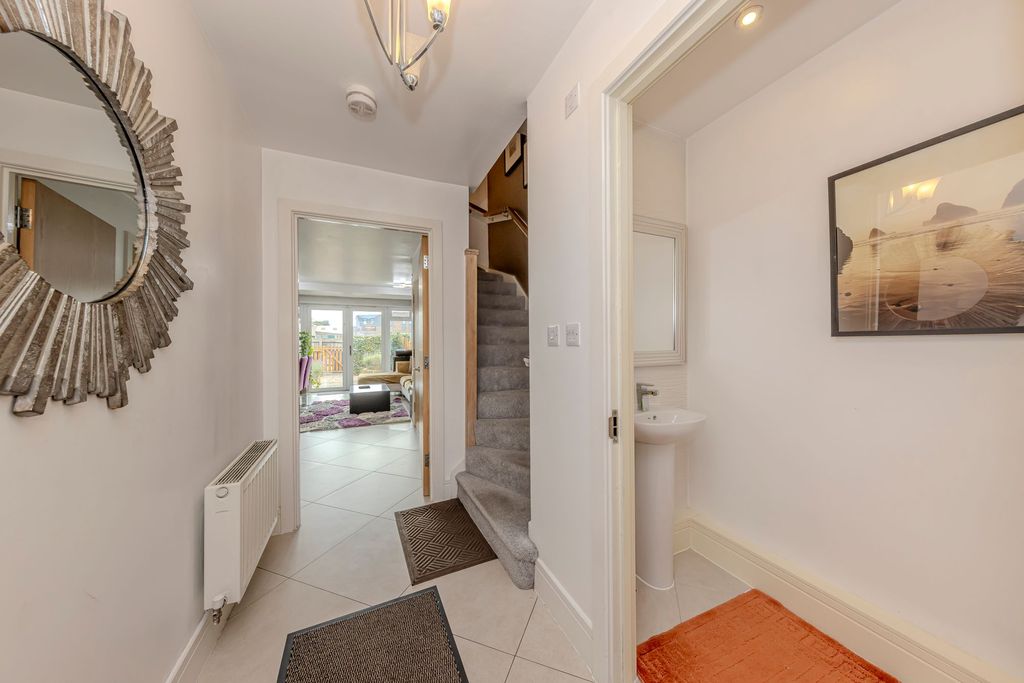 Property photo 2 of 26