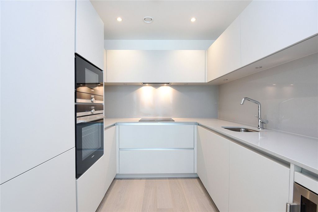 Property photo 2 of 8 Picture No. 14