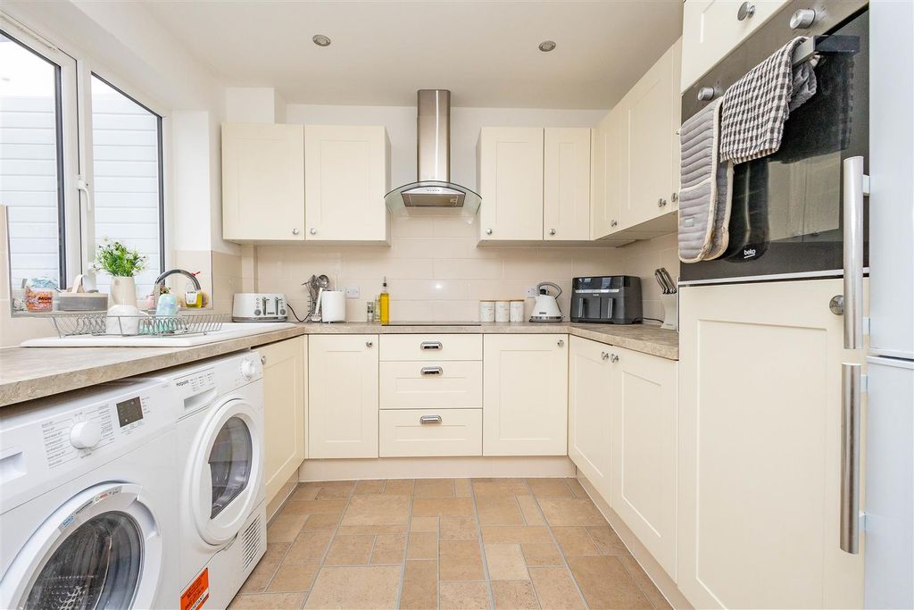 Property photo 3 of 15 Kitchen