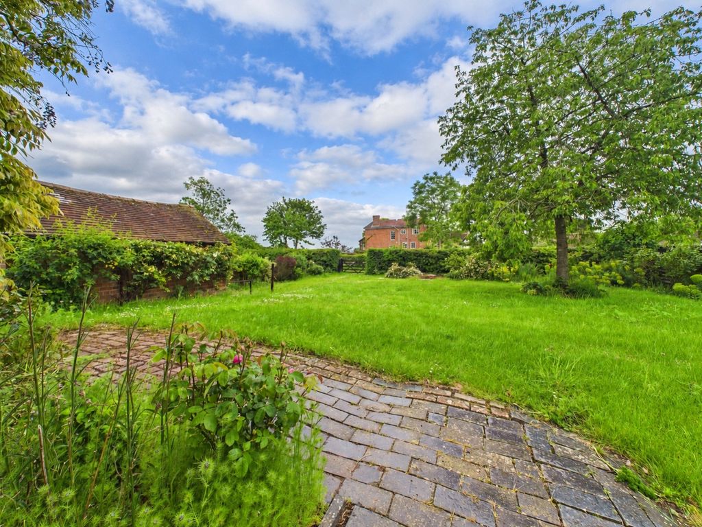 Property photo 2 of 20 Lower Farm External