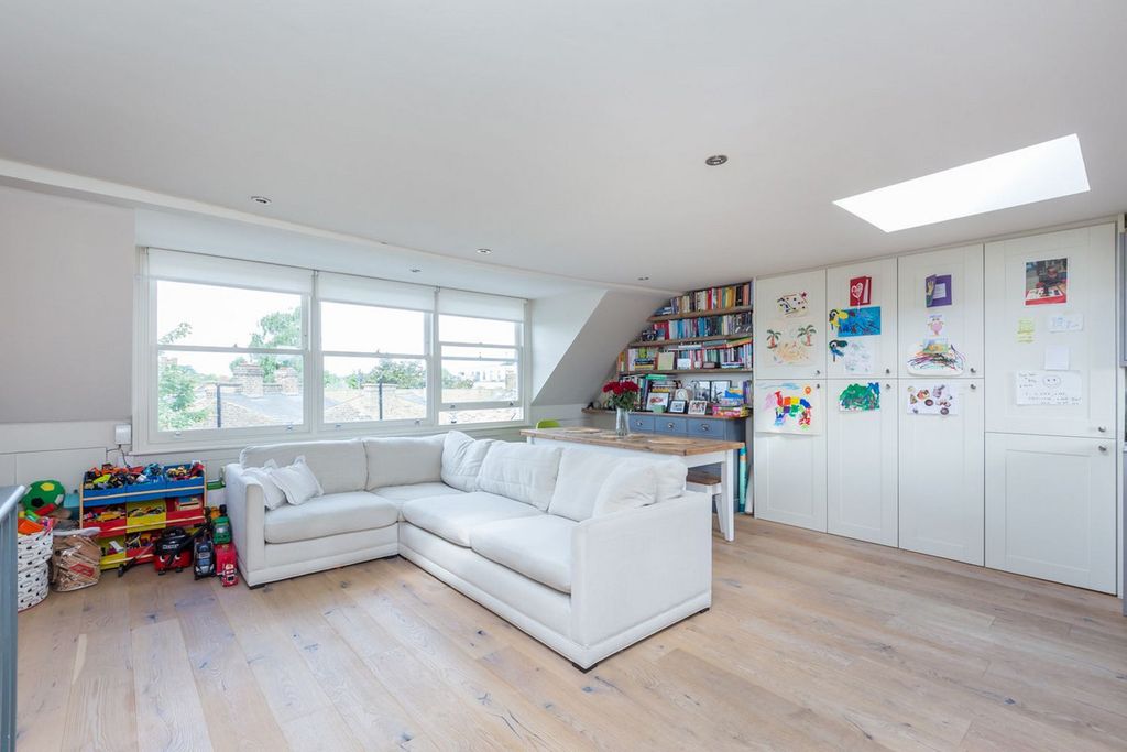 Property photo 2 of 10
