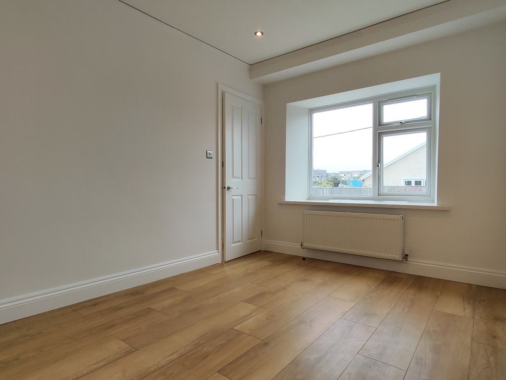 Property photo 3 of 16 Living Room 2 / Bedroom 3