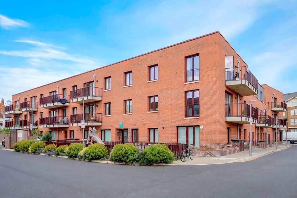Property photo 2 of 15 14-Eff1Jhpropworld - 1 Melody Court - 40-Medium.Jp