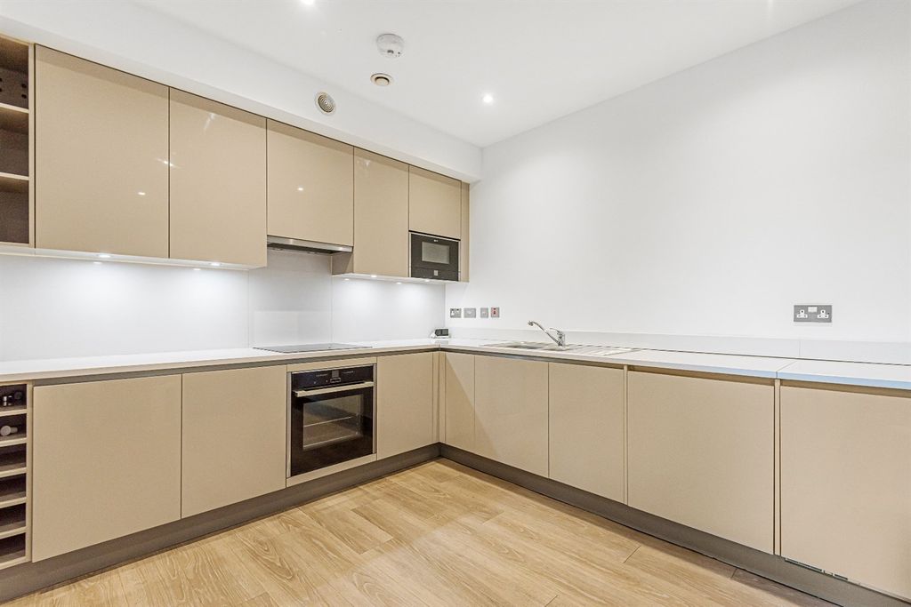 Property photo 2 of 6 Kitchen