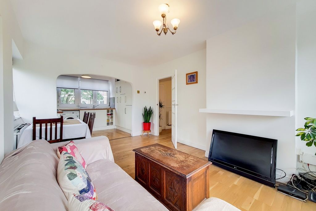 Property photo 1 of 12 Photo 8