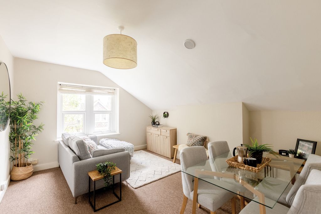 Property photo 3 of 10 Photo 2