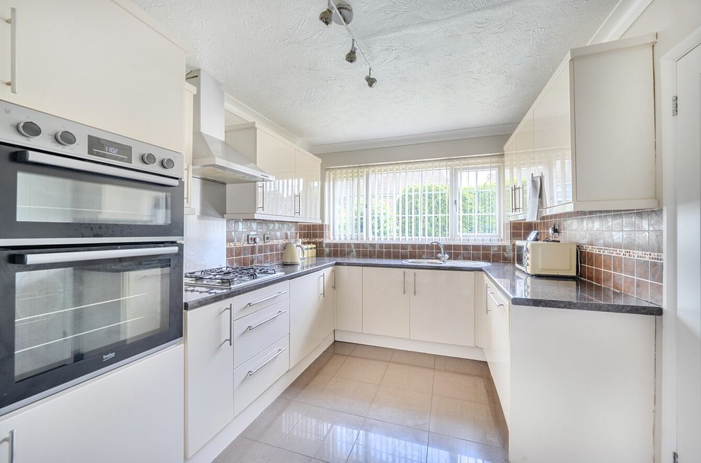 Property photo 3 of 13 1465820-7-6A0d93B...