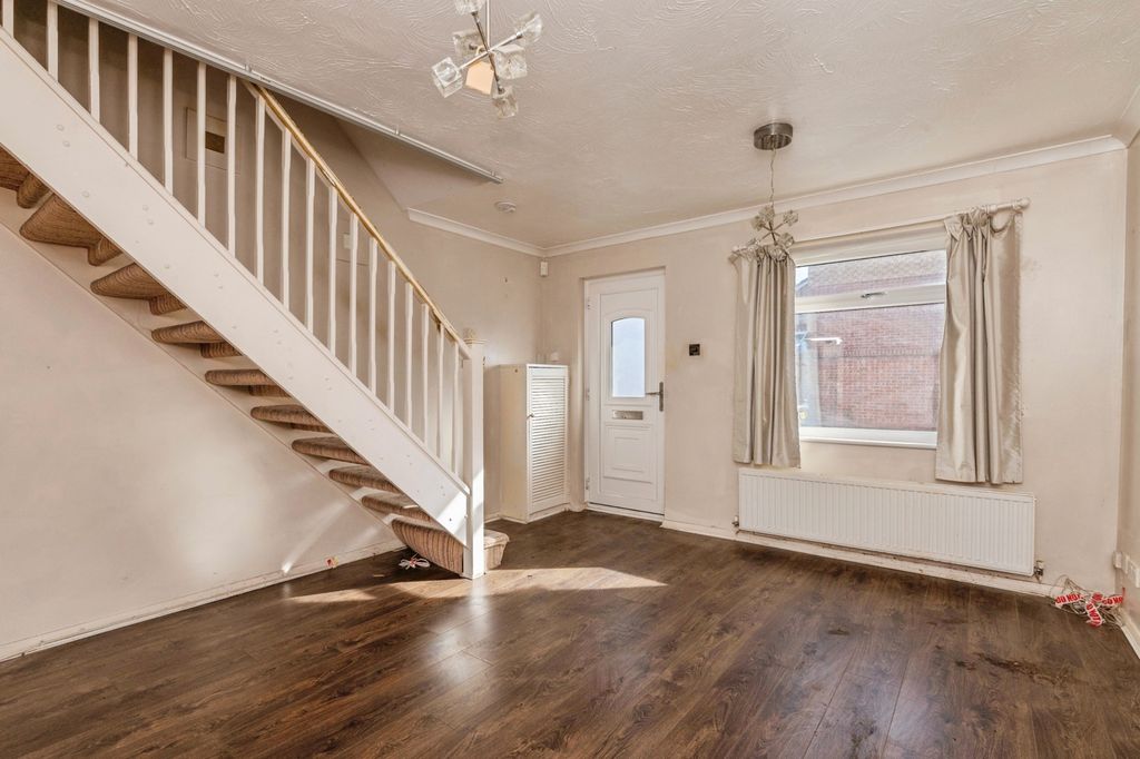 Property photo 2 of 16 Lounge