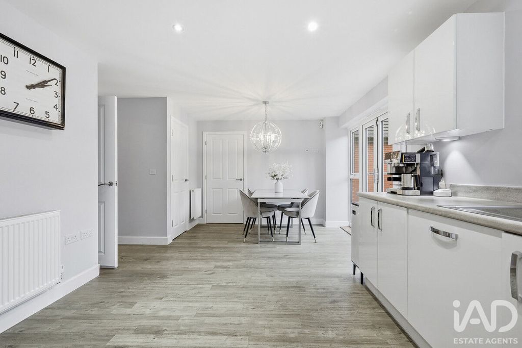 Property photo 3 of 22