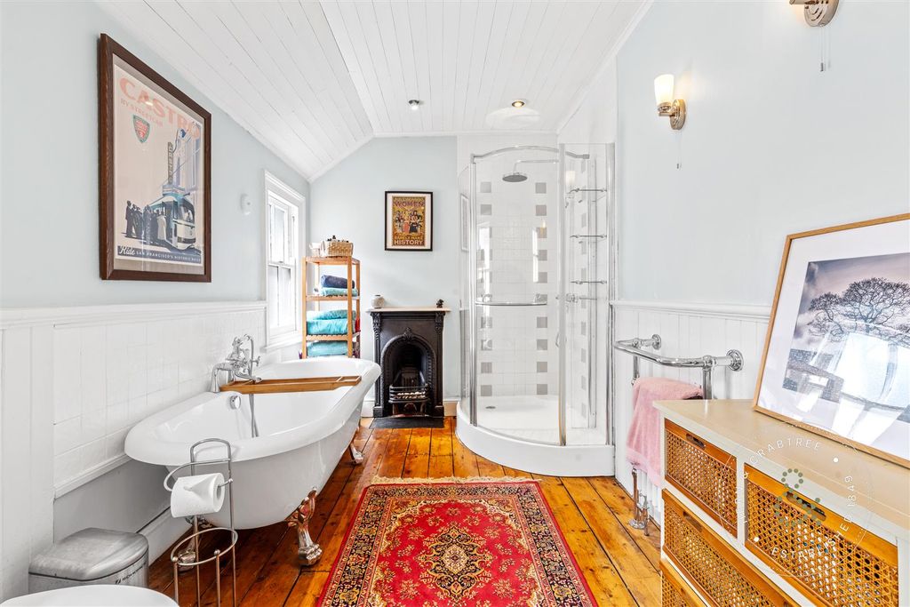 Property photo 3 of 33 Balaclava Road, Herncrabtree (19).Jpg