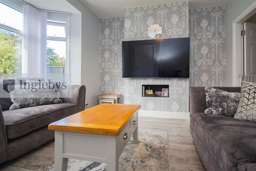 Property photo 3 of 32