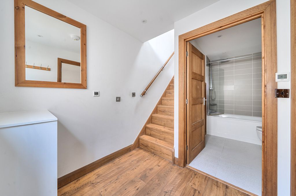 Property photo 3 of 11 1464736-9-6A0Ae57...