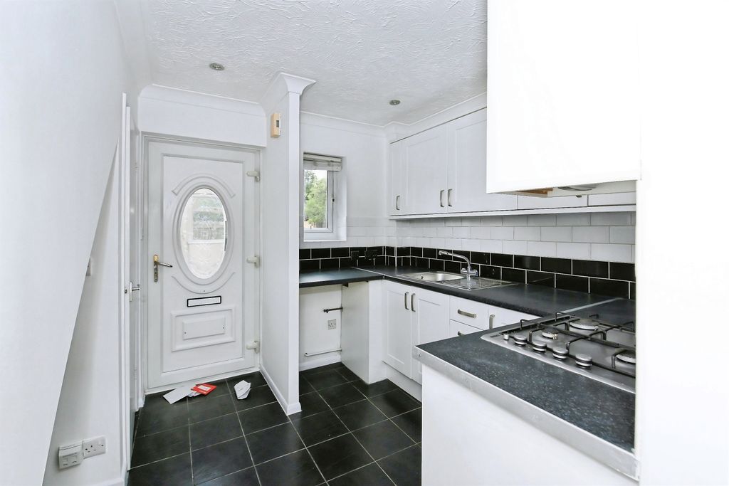 Property photo 3 of 9 Kitchen