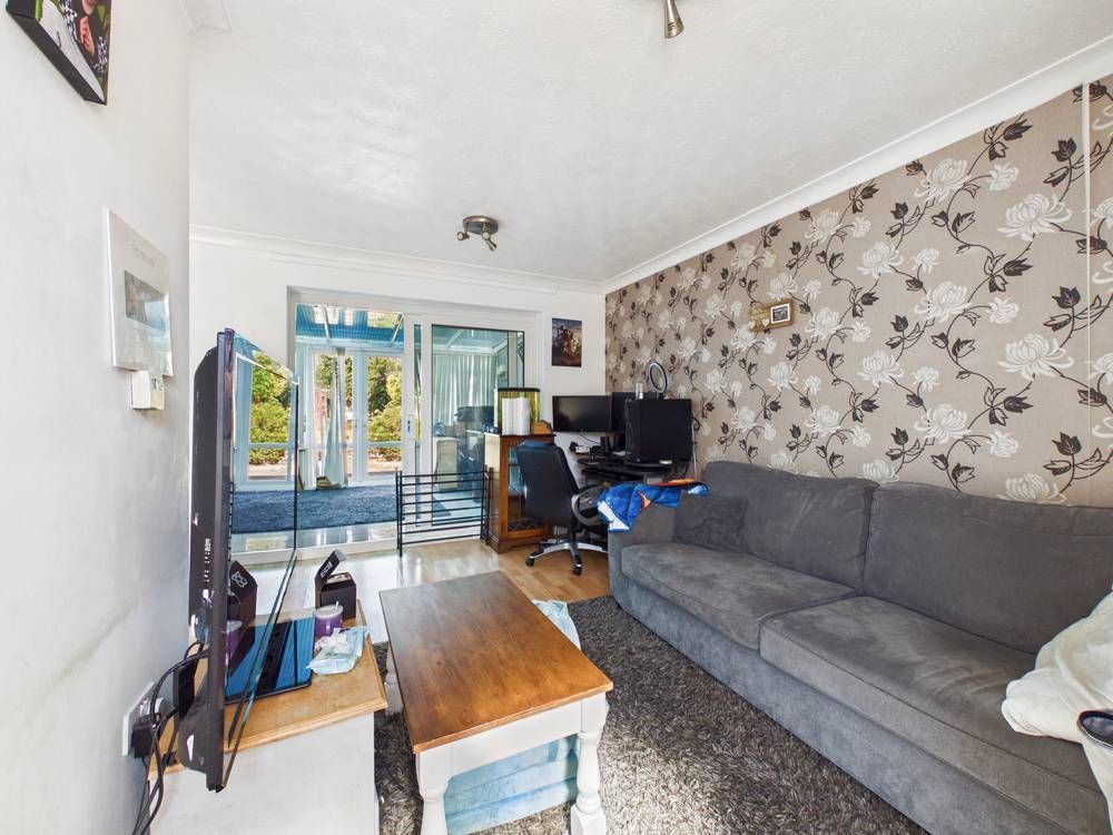Property photo 2 of 8 Giraffe360-Still001