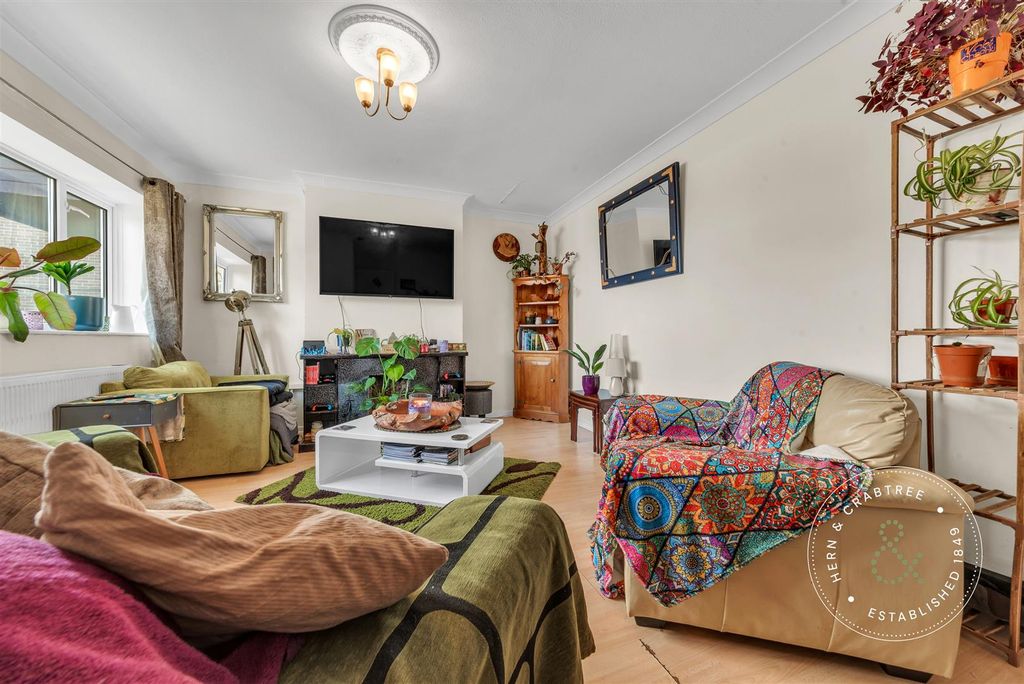 Property photo 2 of 26 Michaelston-Court-12.Jpg