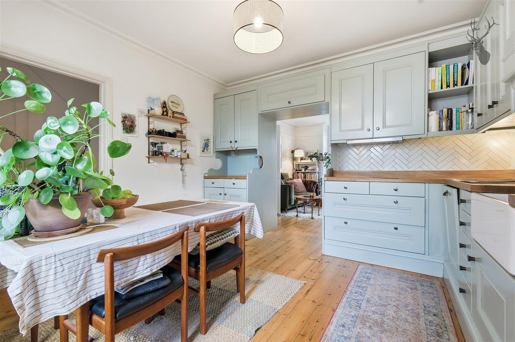 Property photo 3 of 22