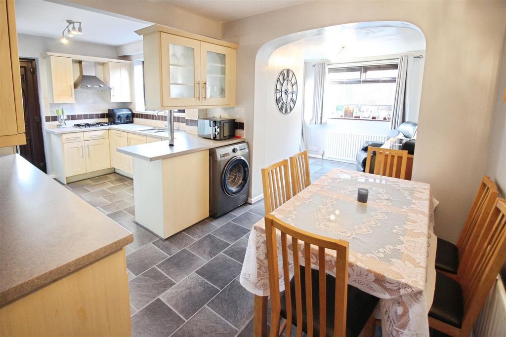 Property photo 2 of 25 Dining Kitchen