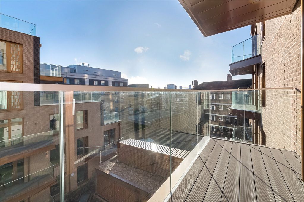 Property photo 2 of 10 Balcony