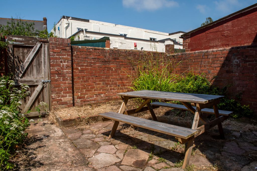 Property photo 2 of 11 8We Outside Area
